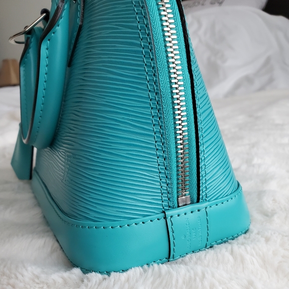 Authentic Louis Vuitton Alma Epi BB - Picture 8 of 12